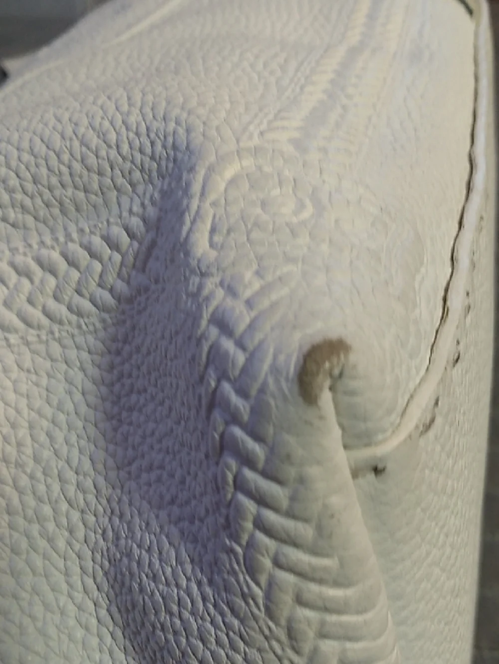 Fendi White Leather Tote with Gold-Tone Buckle Accents SELLERIA VILLA BORGHESE - Picture 9 of 17